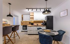 Five Stars Apartment
